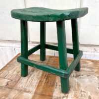 sgabello in legno verde vintage