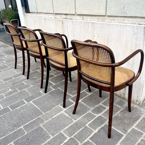 sedia in legno curvato tipo Thonet